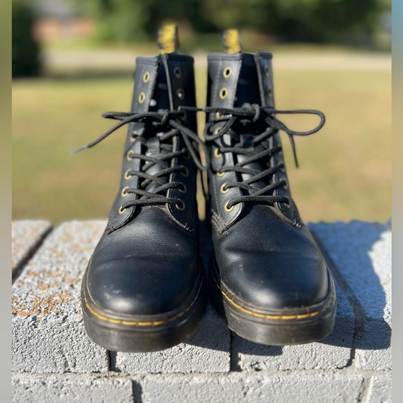 Dr. Martens Zavala Black Boots Women’s 7 - Picture 4 of 7